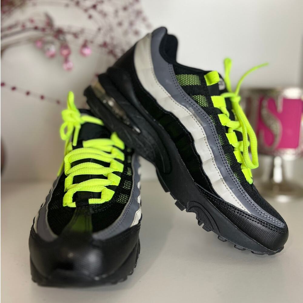 Nike Air Max 95 Boys 4.5Y Streetwear Retro Black Grey Volt Running Sneakers - Picture 2 of 11